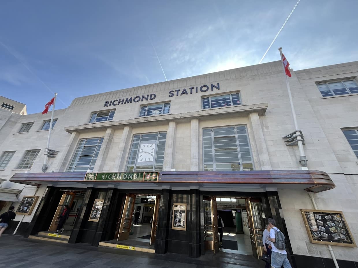 Restoration of the signage at Richmond Station